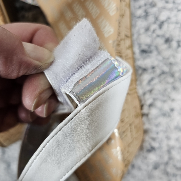 DKNY Sz 5 White Sandals - Picture 6 of 9